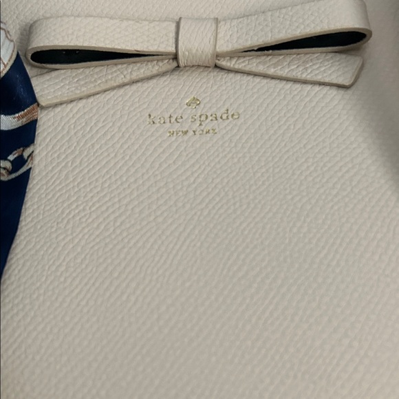 kate spade ♠️ Cream Leather Tote with Navy Scarf Detail - Picture 2 of 7